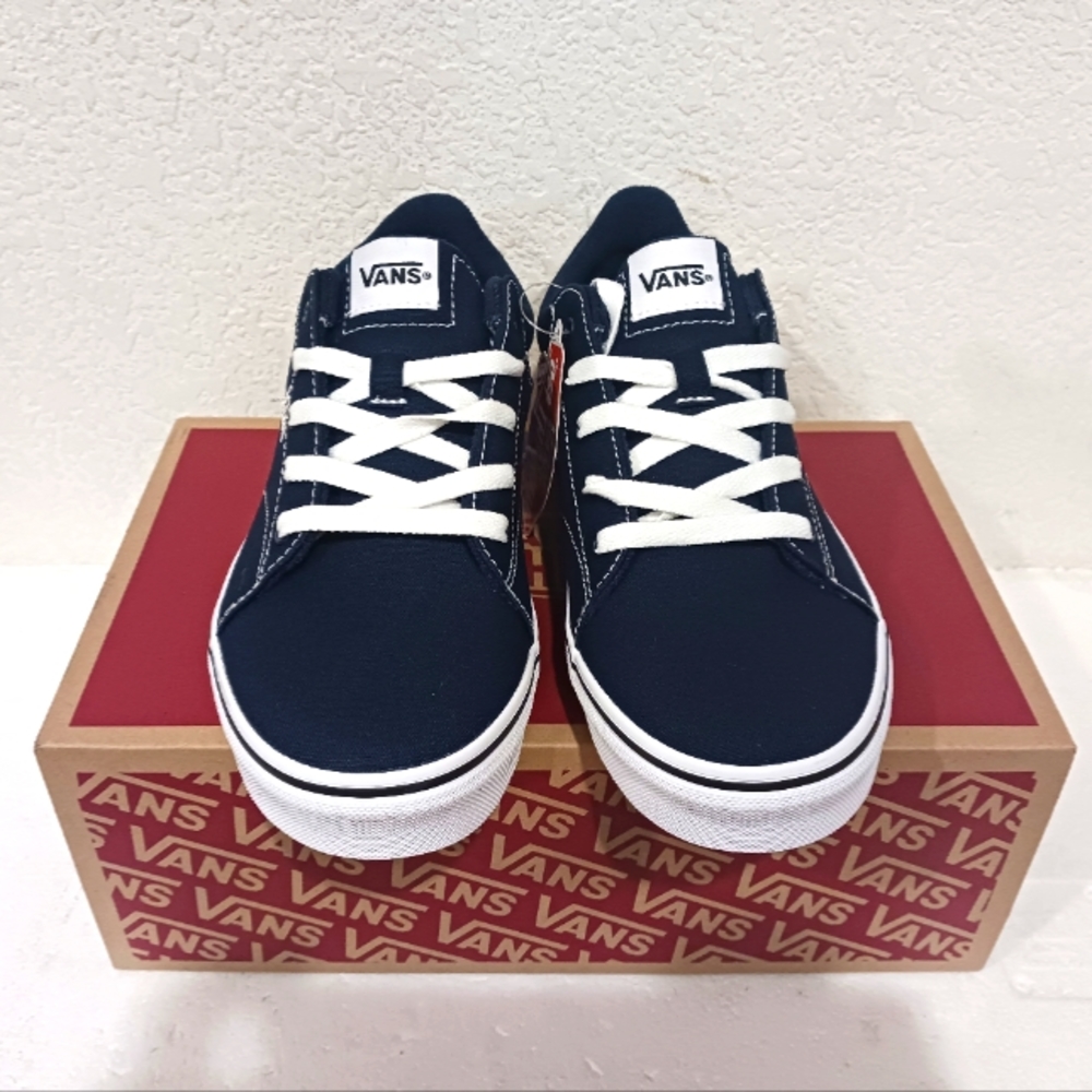 Vans - Picture 3 of 4